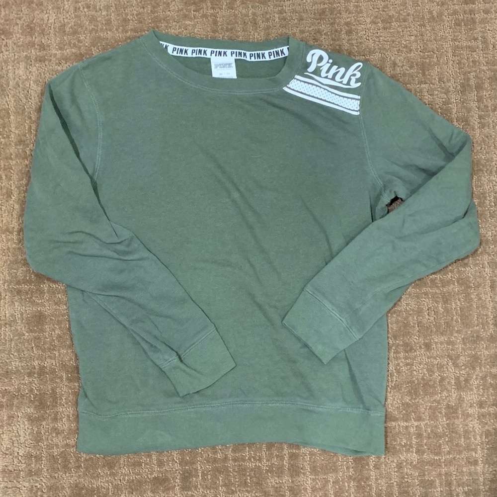 Thin navy green crew neck